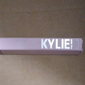 Kylie Cosmetics Lipstick in Pink Packaging